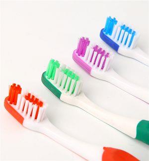 escova de dentes de crianças novas com cerdas de nylon macias (001) new children's toothbrush with soft nylon bristle(001)