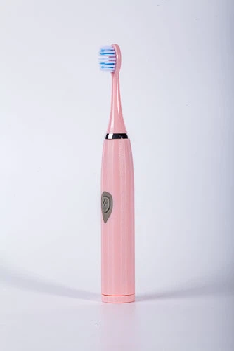 Escova de dentes elétrica operada por bateria com limpador de língua